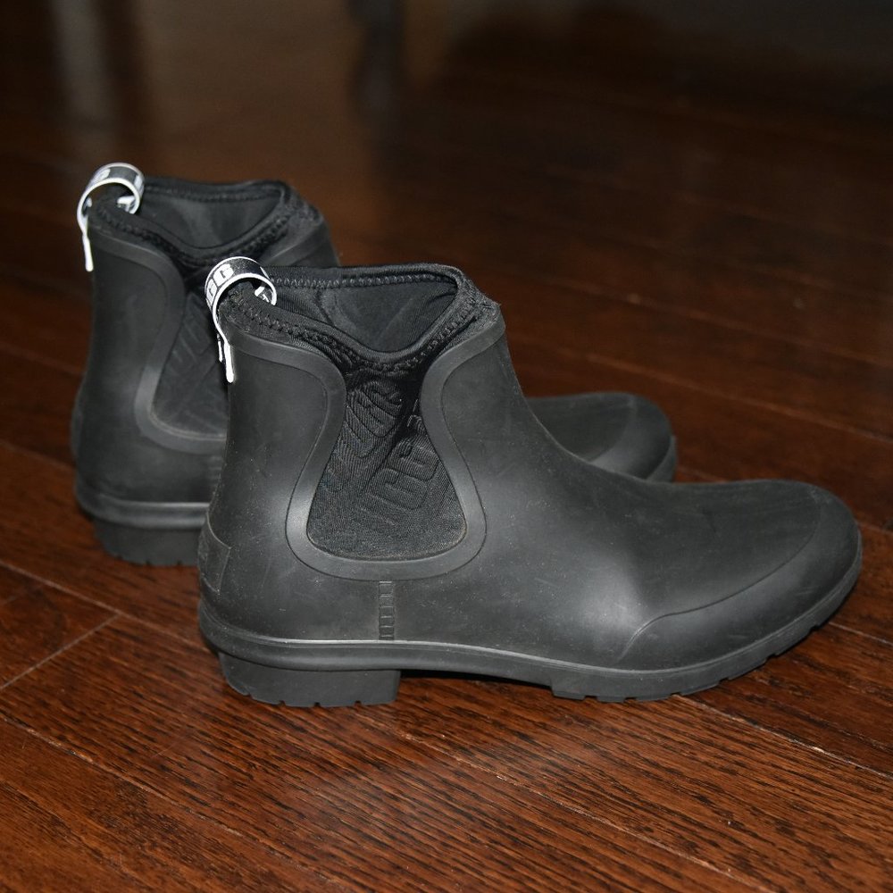 UGG black rubber boots 9 Short Wellies sherpa comfort sole waterproof womens